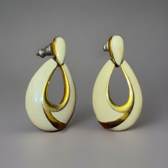 Napier Jewelry - VTG NAPIER Door Knocker Dangle Drop Earrings Oval Gold Tone Metal & Ivory Enamel